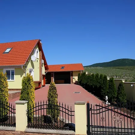 Hillside House * אגר