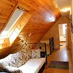 Будинок відпочинку Hillside House