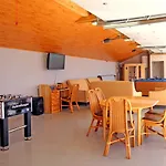 Hillside House Еґер